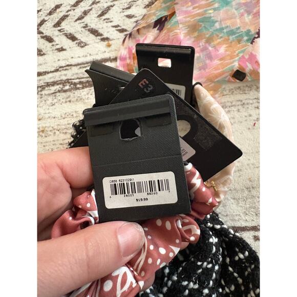 AVA & AIDEN hair accessory lot - Picture 10 of 11